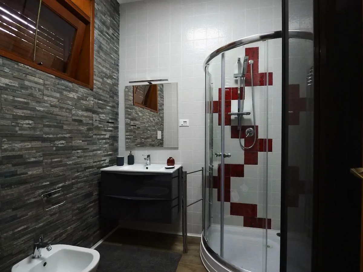 Appartamento in villa Caltanissetta 0*,